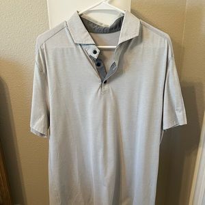 Men’s Lululemon Collared short sleeve shirt with top buttons
